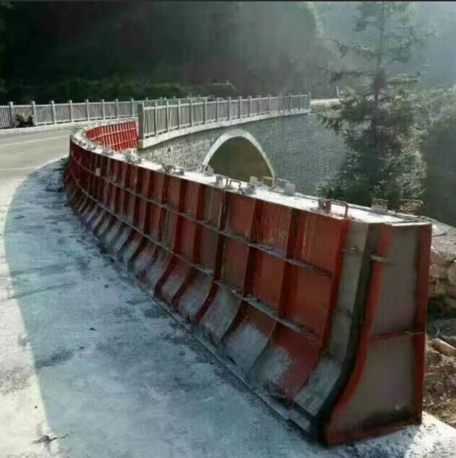 隔离墩钢模具.jpg